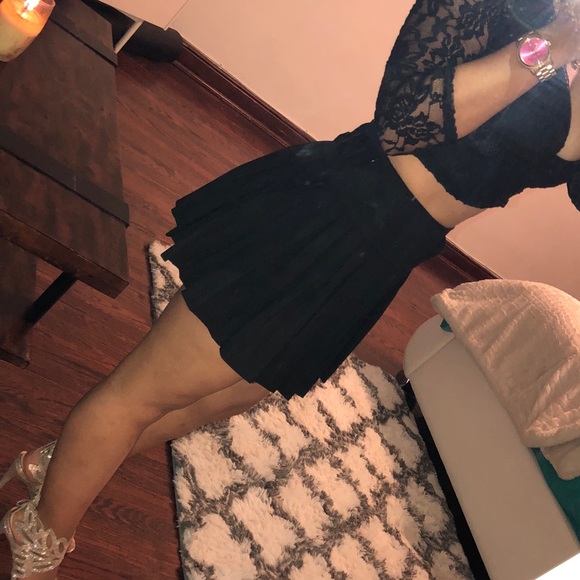 Beautiful black mini skirt - Picture 4 of 7